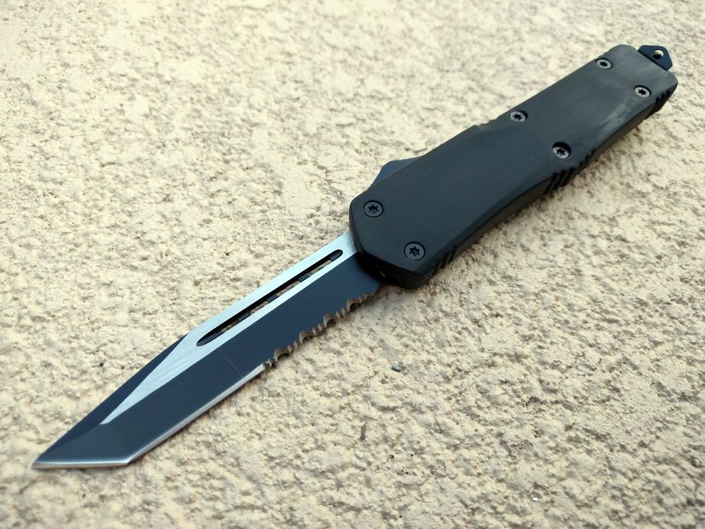 Out The Front Automatic Knife Black Tanto Serrated Blad